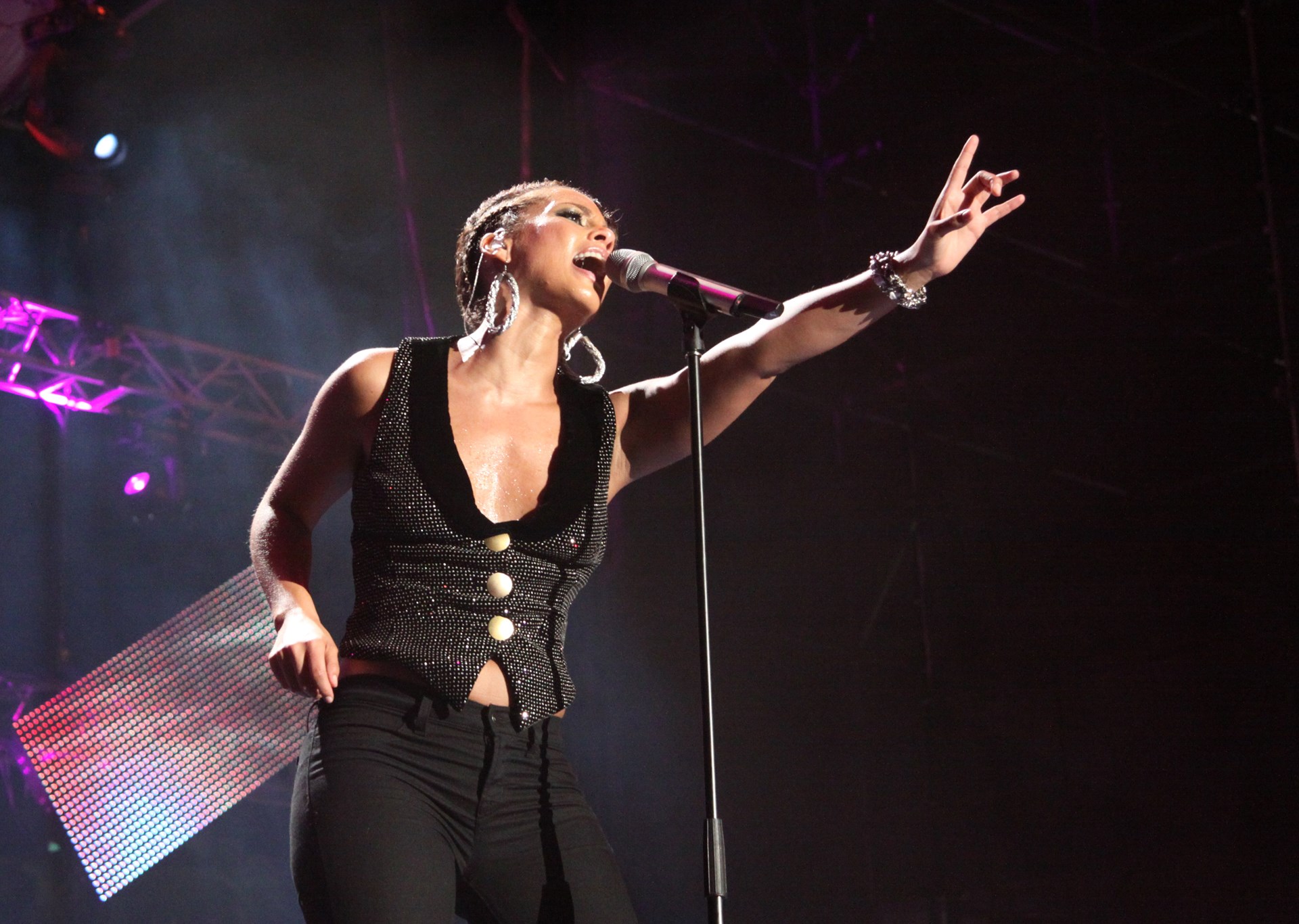 Alicia Keys performs at Camana Bay